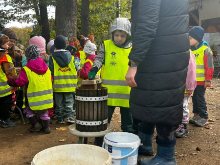 Krásný výlet do botanické zahrady a výroba moštu